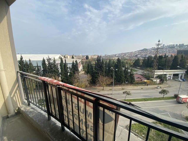 REMAX KUZEYDEN CANİK CADDE CEPHELİ KİRALIK 1+1