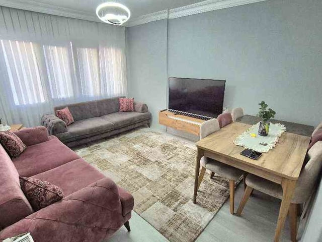 REMAX FREKANS'TAN GÖÇMEN MAHALLESİNDE İÇİ YAPILI 2+1FIRSAT DAİRE
