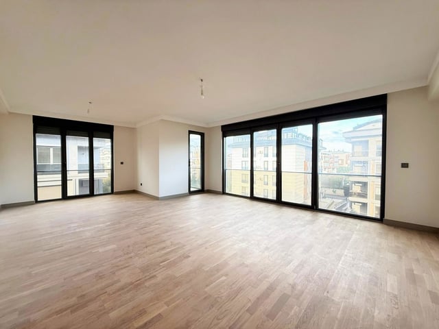 ÇENGELKÖY'DE SITE İÇERISINDE SIFIR SATILIK 4+1 DUBLEKS DAIRE