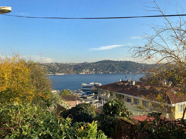 BOĞAZ MANZARALI BÜYÜK BAHÇELİ MÜSTAKİL GİRİŞLİ MASRAFSIZ 2+1 DAİRE
