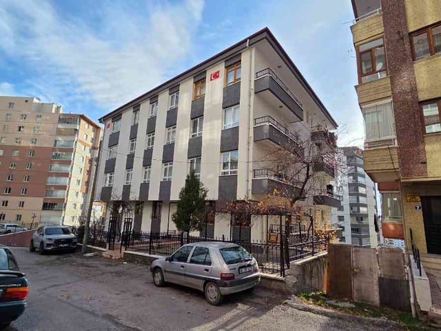 YENİMAHALLE ÇİĞDEMTEPE MAHALLESİ MERKEZİ KONUM 3+1 FULL YAPILI SATILIK DAİRE