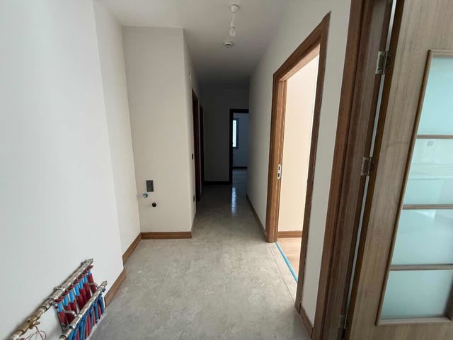 ÇENGELKÖY' DE SİTE İÇERİSİNDE SIFIR EBEVEYN BANYOLU SIFIR 3+1