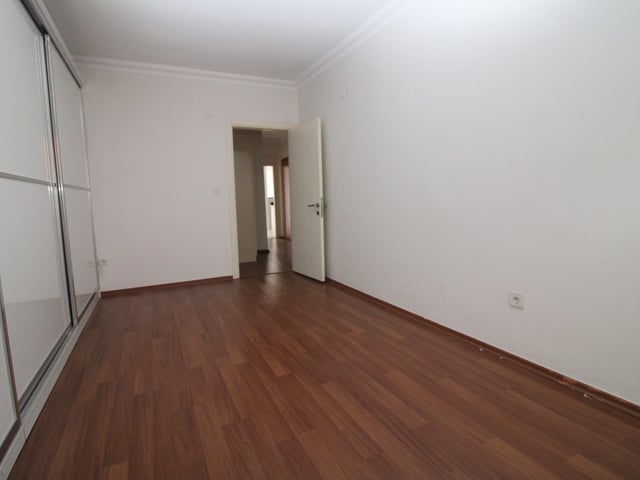 ÇEKMEKÖY'DE 2012 YAPIMI BİNADA, 2+1 90 M² ARAKAT SATILIK DAİRE