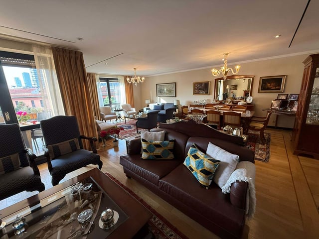 SARI KONAKLAR SİTESİNDE 210M² 4+1 YEŞİLLİKLER İÇERİSİNDE