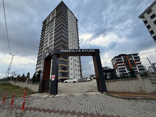 MUHTEŞEM DENİZ MANZARALI MANOLYA EVLERİNDE LÜKS 4+1 SATILIK DAİRE