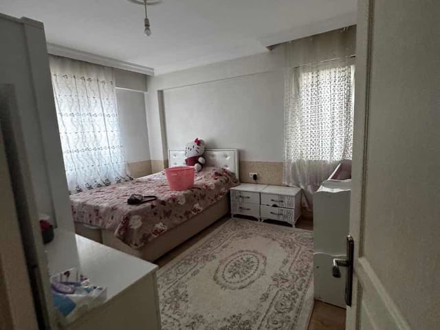 *NAZMİ SAATÇİ MAHALESİNDE 2+1 TEMİZ SATILIK DAİRE*