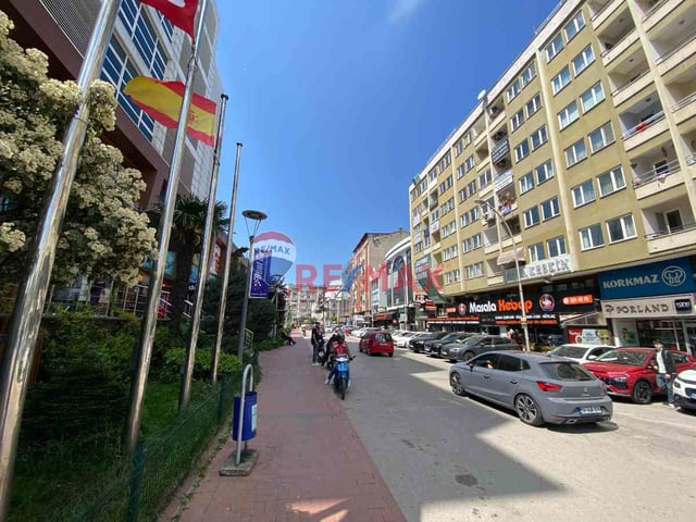 IZMIT DOLPHIN AVM KARŞISI IÇI FULL YENILENMIŞ SATILIK 3+1