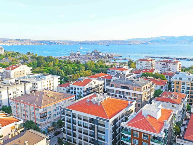 İZMİR KARŞIYAKA BOSTANLI SAHİLE ÇOK YAKIN SATILIK KÖŞE 3+1 DAİRE