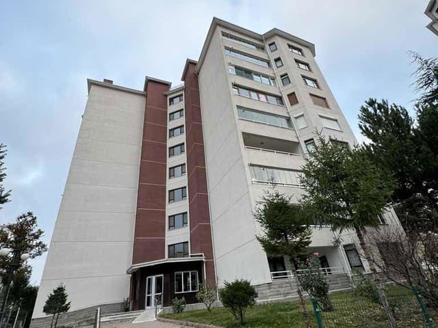 YENİ ÜNİVERSİTELİLER SİTESİ'NDE 190 M² 3+1 SATILIK DAİRE