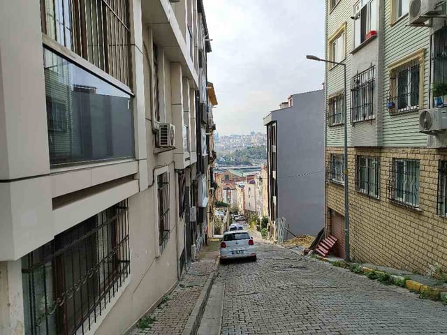 HALİÇ'E METROBÜSE,İSKELEYE, ÜNİVERSİTEYE 2 DK MESAFEDE SIFIR DAİRE