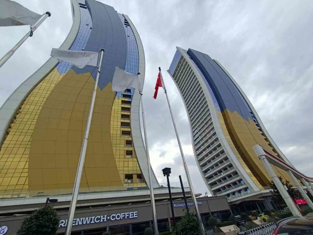KARTAL İSTMARİNA'DA OFİS BLOĞUNDA BALKONLU SATILIK 1+1 DAIRE