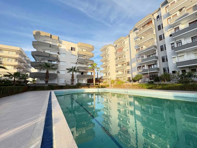 ALANYA TÜRKLER'DE DENİZ & HAVUZ MANZARALI EŞYALI SATILIK DAİRE