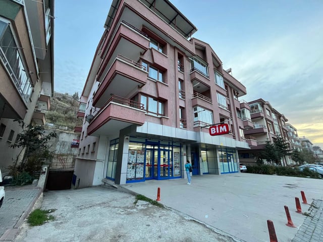 İNCESU CADDE ÜZERİNDE KİRALIK 3+1 DAİRE