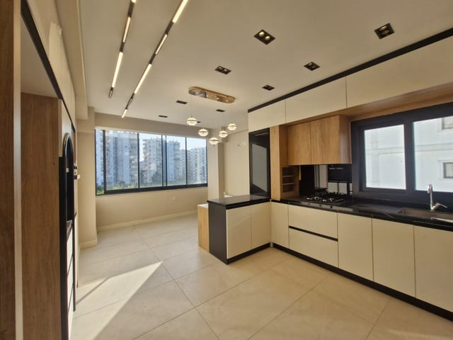 REMAX PALM'DEN 75.YIL MAH.'DE DENİZE 400 M LÜKS SATILIK DAİRE