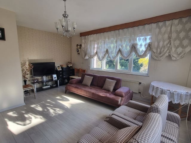 ULUS CADDESİNE 50 METRE ,SALI PAZARI YANINDA SATILIK 2 + 1 DAİRE
