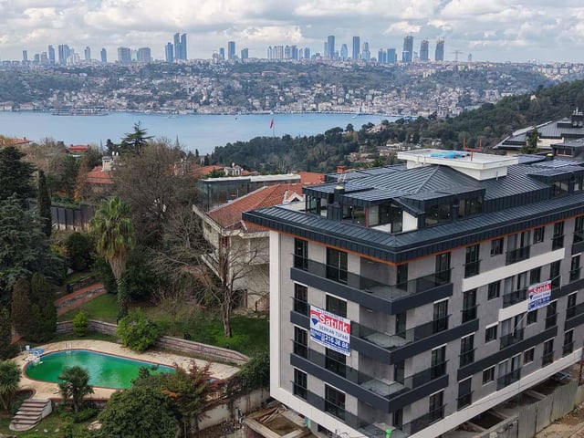 ÇENGELKÖY BEYAZ KÖŞKLER BÖLGESİ İYİ KONUMDA BOĞAZ VE DENİZ MANZARALI 3+1