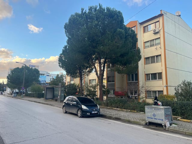 İZMİT YAHYA KAPTAN B BLOKLARDA İÇİ YAPILI SATILIK 3+1 DAİRE