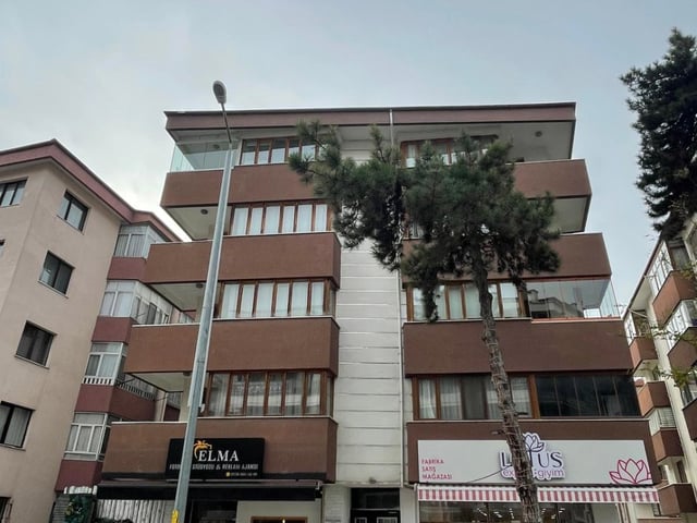 BAHÇELİEVLER MAHALLESİ 3+1   135 M2 MERKEZİ LOKASYON SATILIK DAİRE