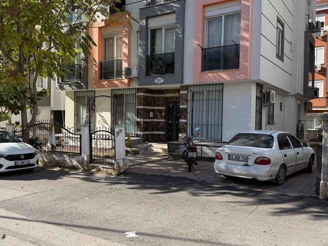 AHATLI'DA ULUSOY CADDESİNE 40 M MESAFEDE ARA KAT 1+1