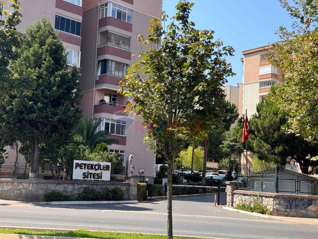 PENDİK KURTKÖY YENİŞEHİR MAH YENİPETEKÇİLER SİTESİ KİRALIK ARAKAT 3+1  DAİRE