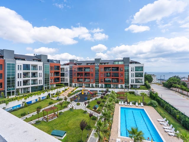 REMAX GELİŞİMDEN ALYA MARİN SİTESİNDE 2+1 BAHÇE KULLANIMLI DAİRE