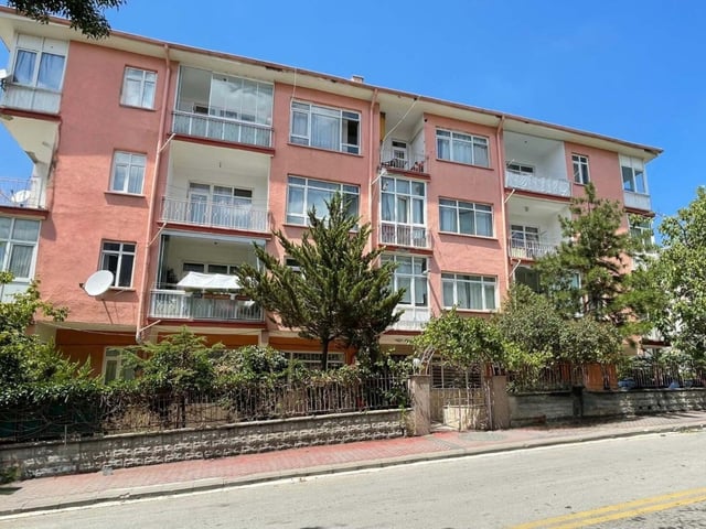 BAĞLAR CADDESİNDE, MERKEZİ KONUMDA, YATIRIMA UYGUN, SATILIK 2+1 DAİRE