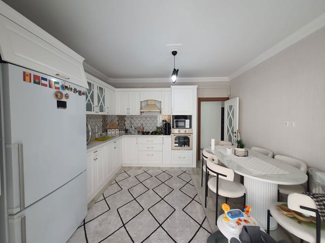 REMAX DOĞUDAN CUMHURİYET MAH. MERKEZİ KONUM 4+1 SATILIK ARAKAT