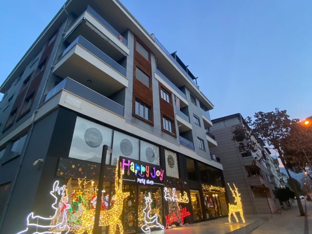 MEHMETÇIK'TE ÇAMLIK CD ÜZERİ 3+1 135 M2 ARAKAT ÖNÜ AÇIK DAİRE