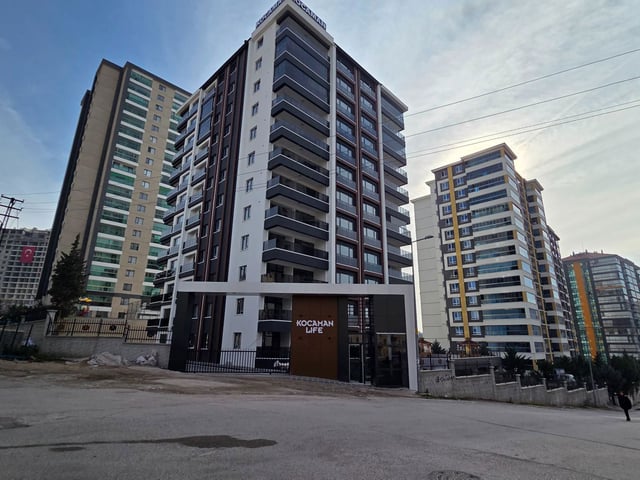 GÜNEŞEVLER MAHALLESİ KOCAMAN LİFE SİTESİ 170M2 4+1 SATILIK DAİRE
