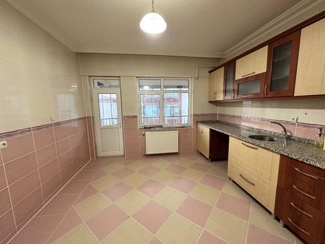 REMAX DOĞUDAN ABDULLAHPAŞA MAHALLESİ 150 M2 KİRALIK DAİRE