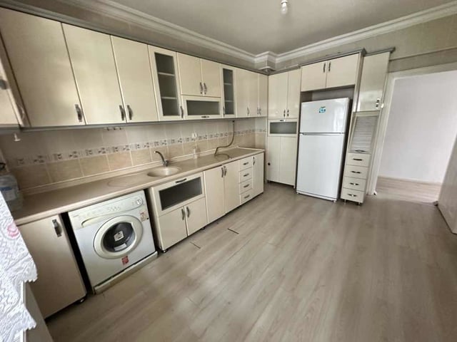 REMAXDOĞU SÜRSÜRÜ İMAM AZAM CAMİİ KARŞISI4+1 220 M2SATILIK DAİRE