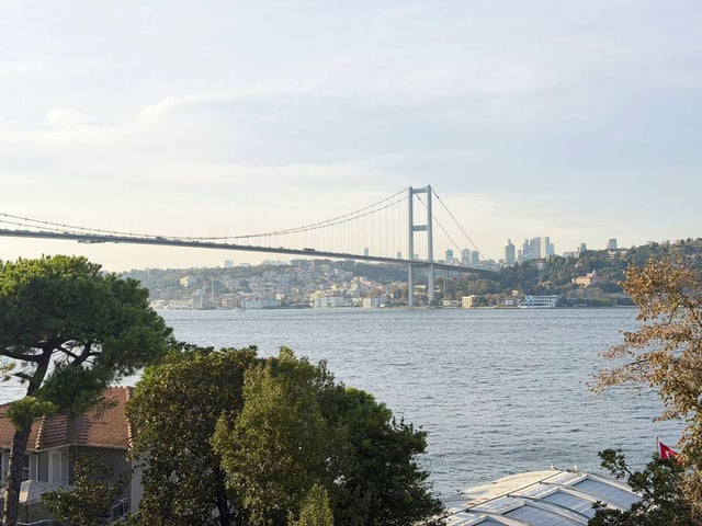 BEYLERBEYİ SAHİL 'DE 1+1 KİRALIK YOL YALISI DAİRESİ