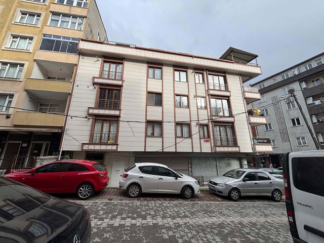 GÜZELYURT METROBÜS DURAĞININ DIBINDE SATILIK 2+2 DUBLEKS DAIRE