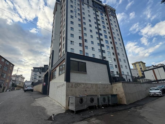 REMAX TAN YAKACIKTA MANZARALI GÜVENLİKLİ YENİ SİTEDE SATILIK 2+1