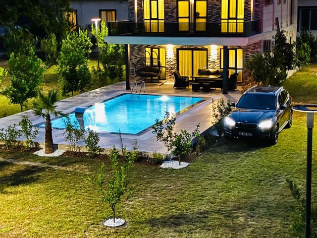 MUĞLA'DA ANAYOL CEPHELİ 4+1 VİLLA