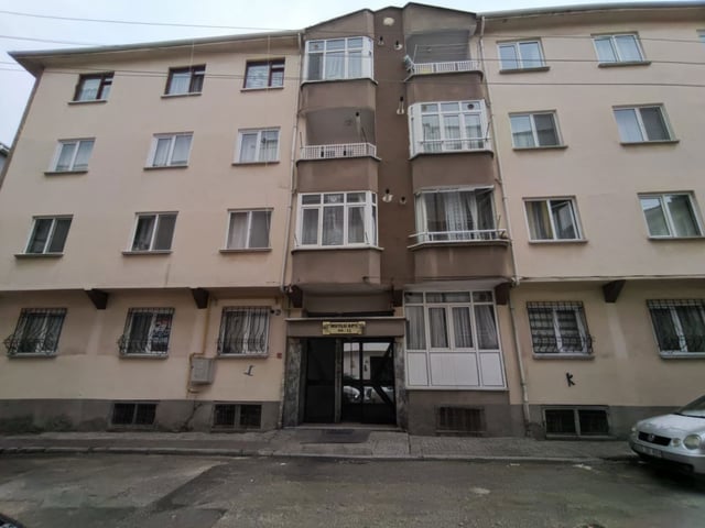 RE/MAX MOD'DAN KIRMIZI TOPRAK MAHALLE MERKEZİNDE SATILIK 2+1 DAİRE
