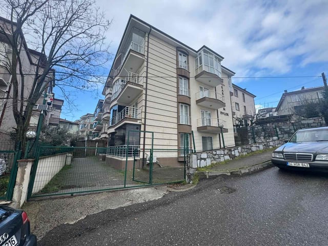 REMAX MAVİ DEN BEŞKÖPRÜ GİRNE CADDESİNDE KİRALIK 3+1 DAİRE