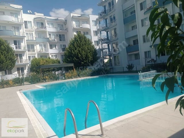 ÇANAKKALE KEPEZ HAVUZLU SİTEDE ARAKAT KAPALI MUTFAK SATILIK 2+1