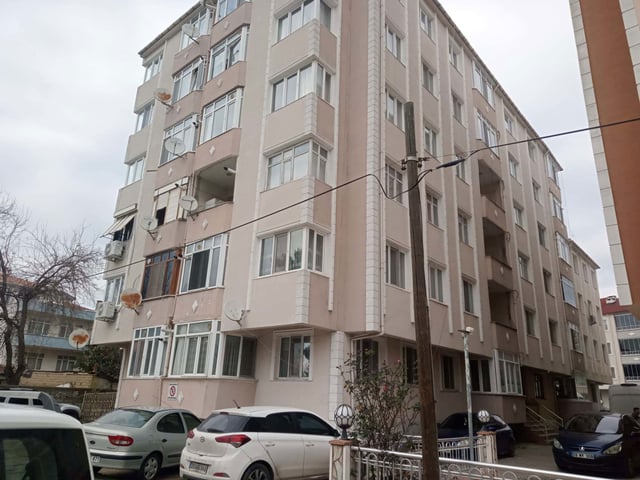 REMAX'TAN BABAESKİ FATİH CADDESİ ÜZERİNDE 3+1 ARAKAT DAİRE