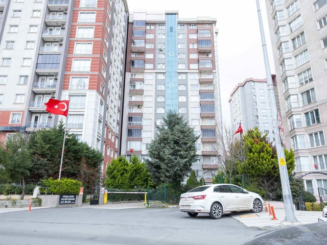 BEYLİKDÜZÜ BARIŞ MAHALLESİ'NDE MERKEZİ KONUMDA 3+1 SATILIK DAİRE