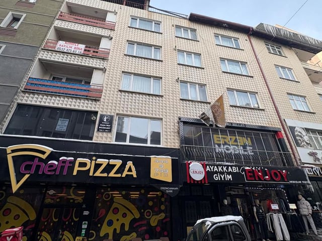 REMAX İLKE'DEN ŞEHİR MERKEZİ'NDE ARAKAT EŞYALI 2+1 KİRALIK DAİRE