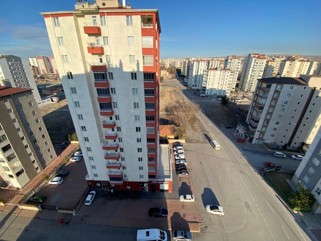 YILDIRIM BEYAZIT MAHALLESINDE CADDE ÜZERI KIRALIK 3+1 DAIRE