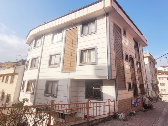 KAĞITHANENIN MERKEZINDE GENÇ BINADA SATILIK ÇATI DUBLEKS