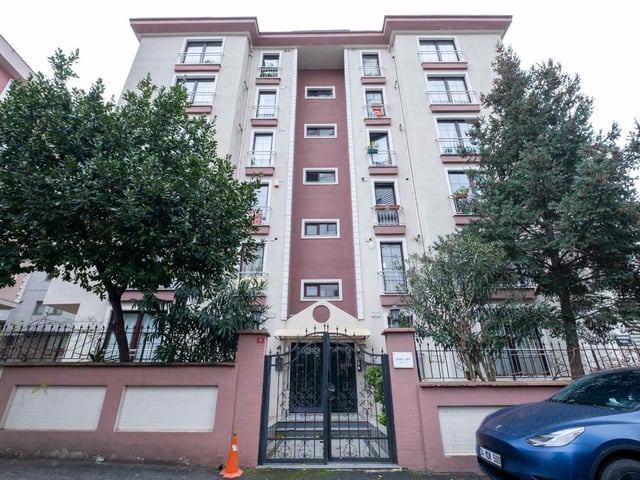 ATAŞEHİR KÜÇÜKBAKKALKÖY DE METROYA YÜRÜME MESAFESİ  3+1 SATILIK DAİRE