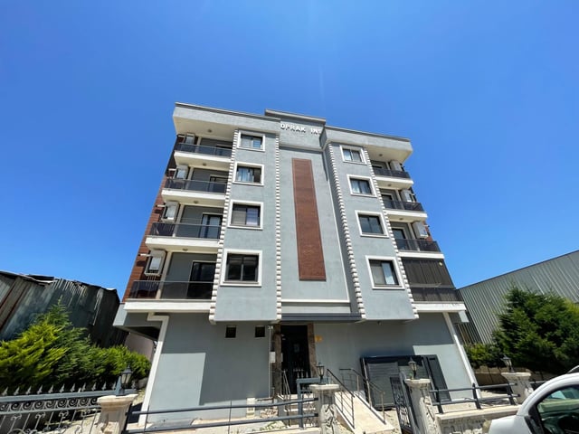 MENEMEN ULUS MAHALLESI'NDE CADDE ÜZERINDE KIRALIK 2+1 DAIRE