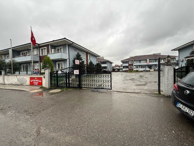SAKARYA SERDİVAN KÖPRÜBAŞI MAH BÜYÜKARSLAN SİTESİ 3+1 GÜVENLİKLİ SATILIK DAİRE