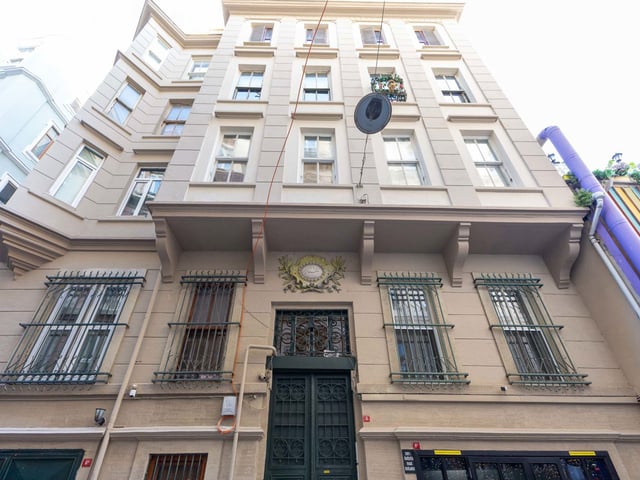 GALATA'NIN KALBİ, TARİHİ BİNADA ÖZEL MİMARİ TASARIMLI EŞYALI 2+1