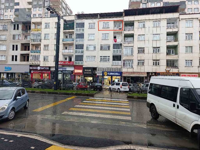YOMRA BELEDİYESİ KARŞISI CADDE ÜSTÜ AZ MASRAFLI GENİŞ 2+1