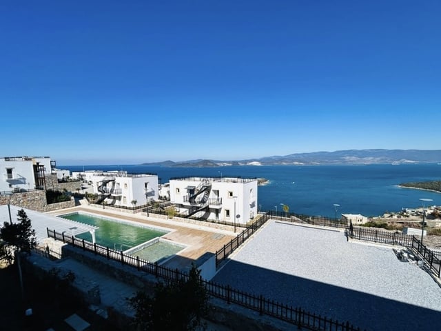 MUĞLA FABAY ADABÜKÜ EVLERİ’NDE  2+1 SATILIK BAHÇE DUBLEKSİ DENİZ MANZARALI
