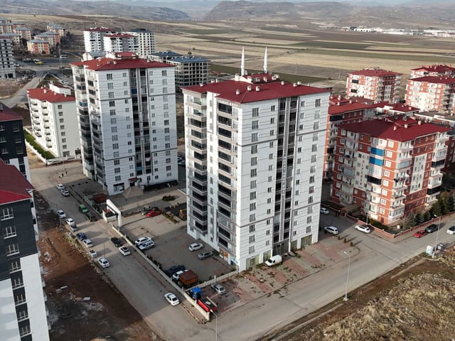 RE/MAX CENTRAL'DAN A.TURAN GAZİ MAH.'DE SİTE İÇİNDE 3+1 KİRALIK